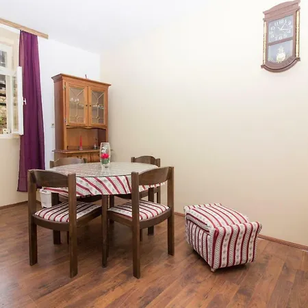 Main Square Apartman *